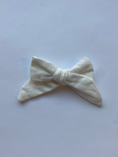 Little Lopers Vintage Linen Darling Bows: White