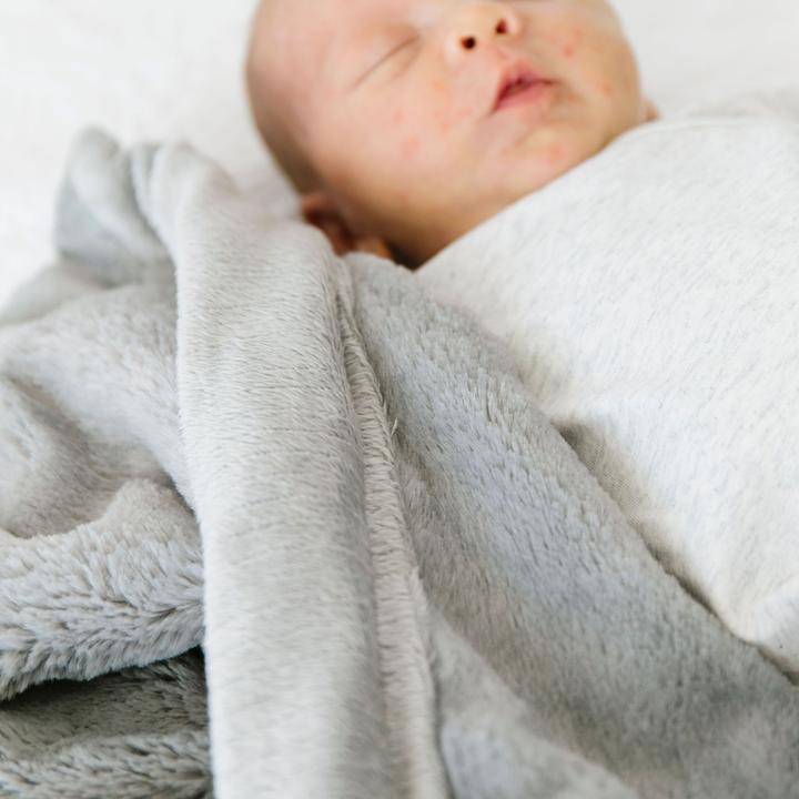 Saranoni Lush Mini Blanket: Gray